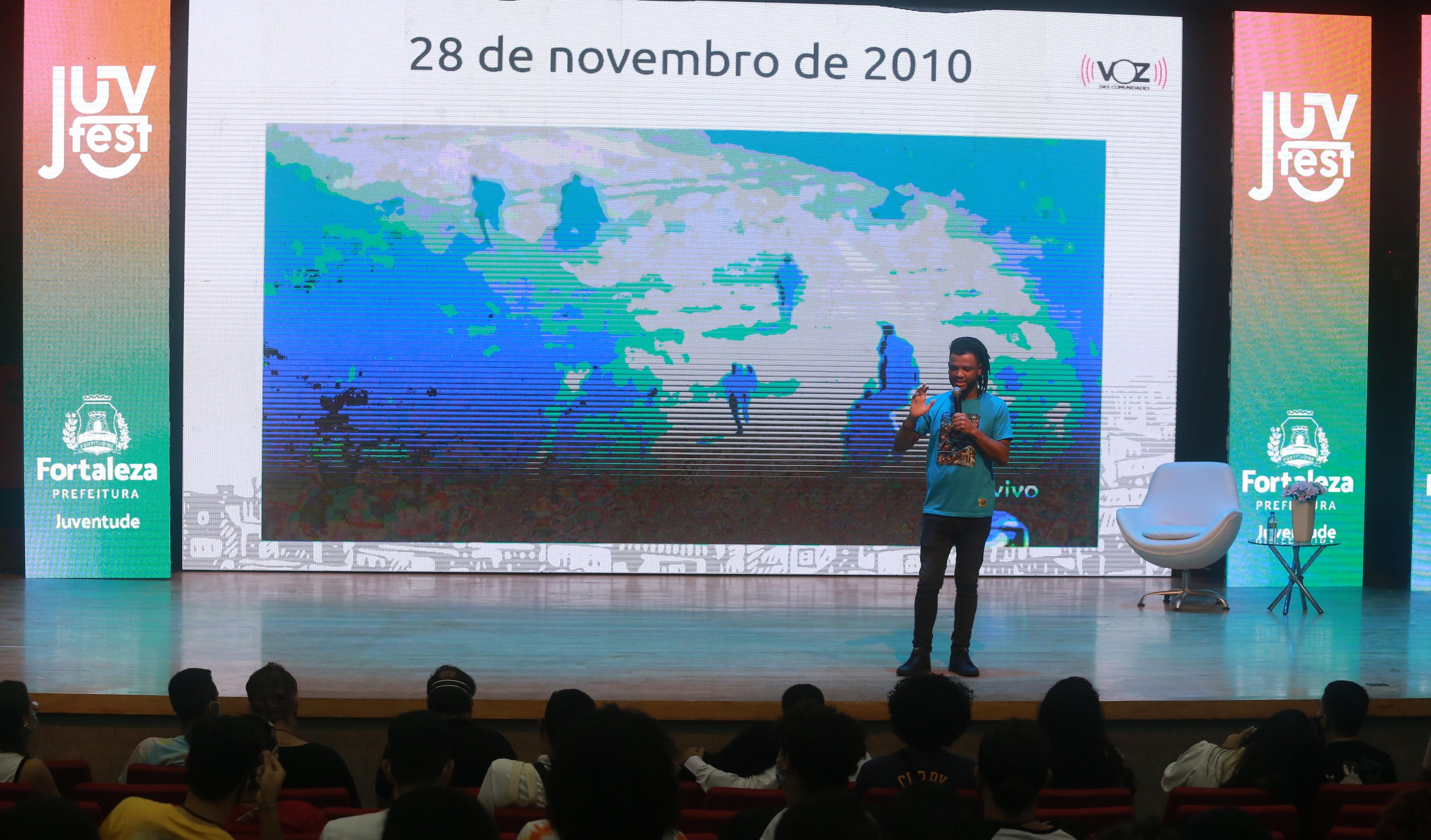 renê silva no palco do teatro do cuca